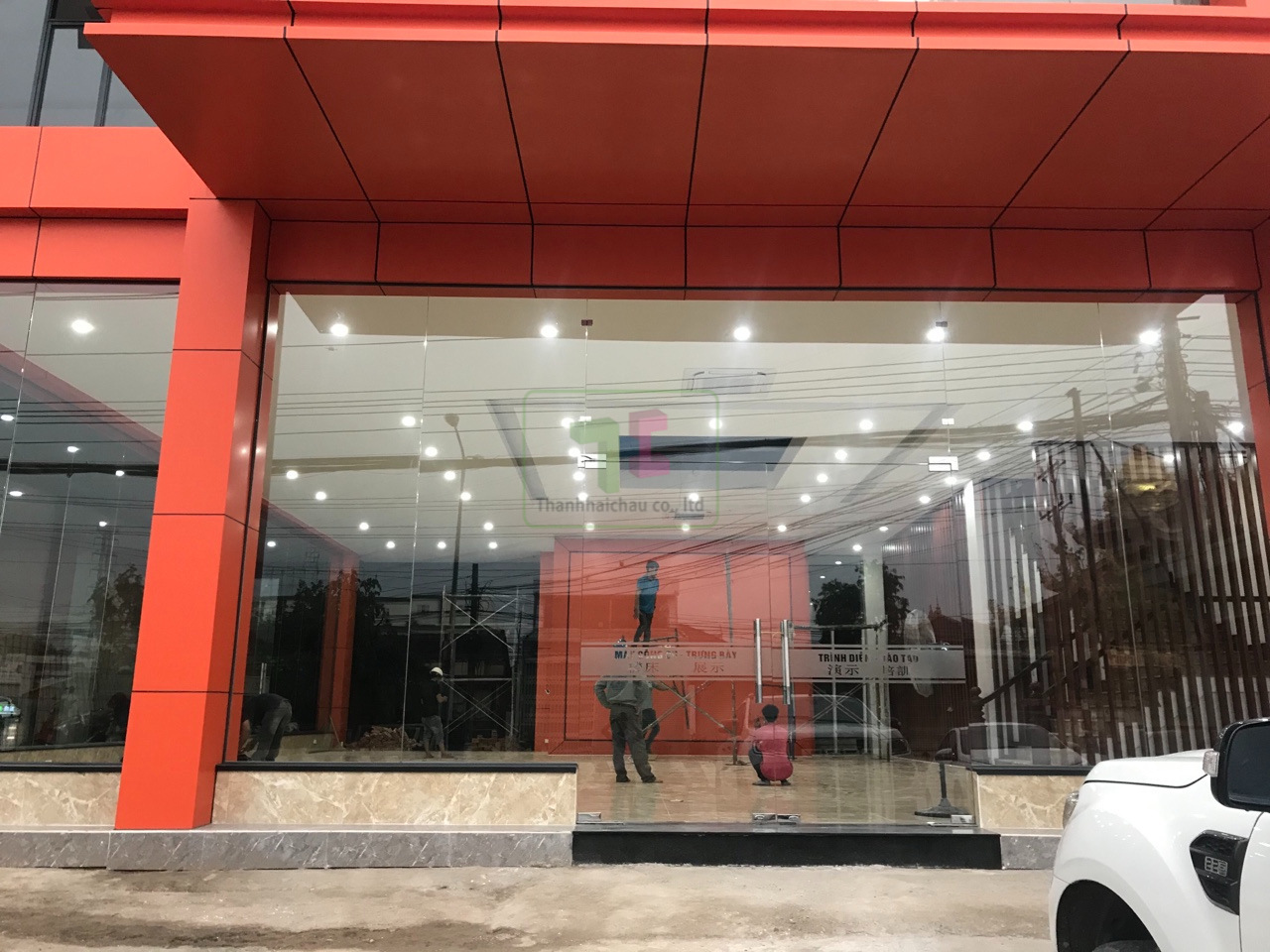 Bên ngoài showroom của công ty Thịnh Qua